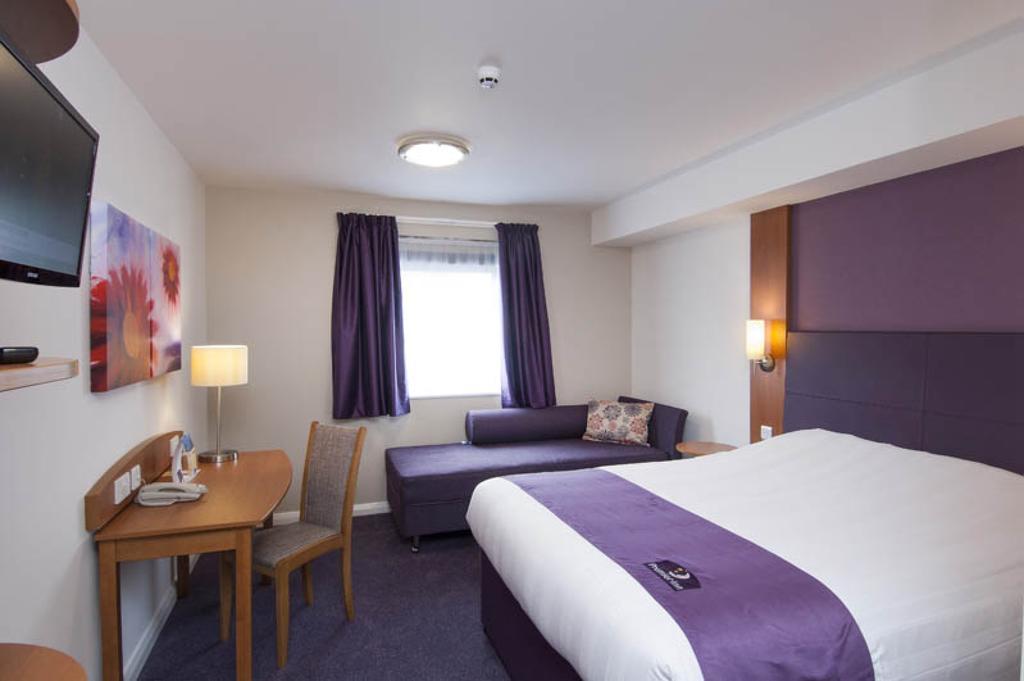 Premier Inn Newcastle Team Valley Ґейтсгед Номер фото