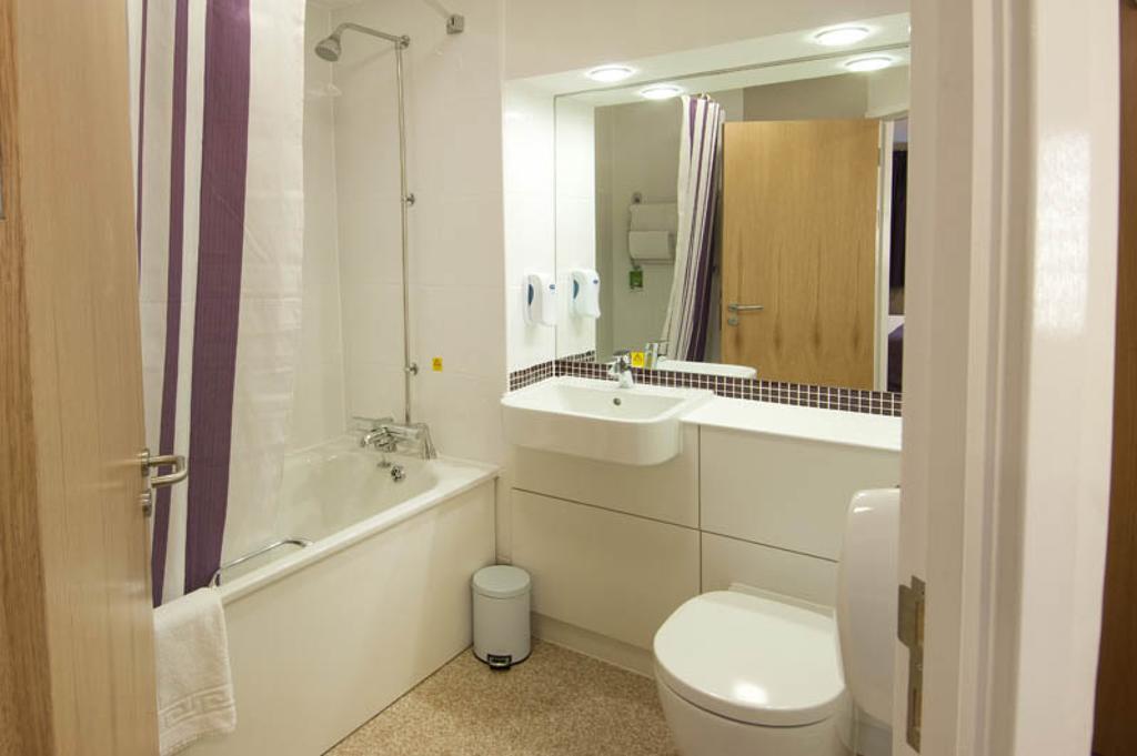 Premier Inn Newcastle Team Valley Ґейтсгед Номер фото
